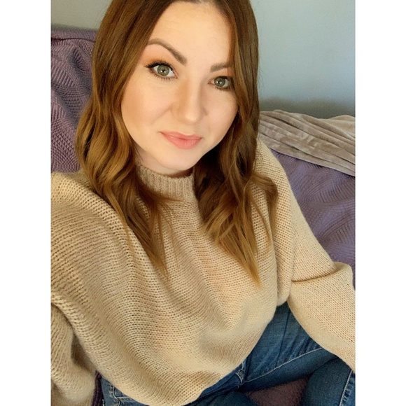 Meet your Posher, Karina - Picture 1 of 1